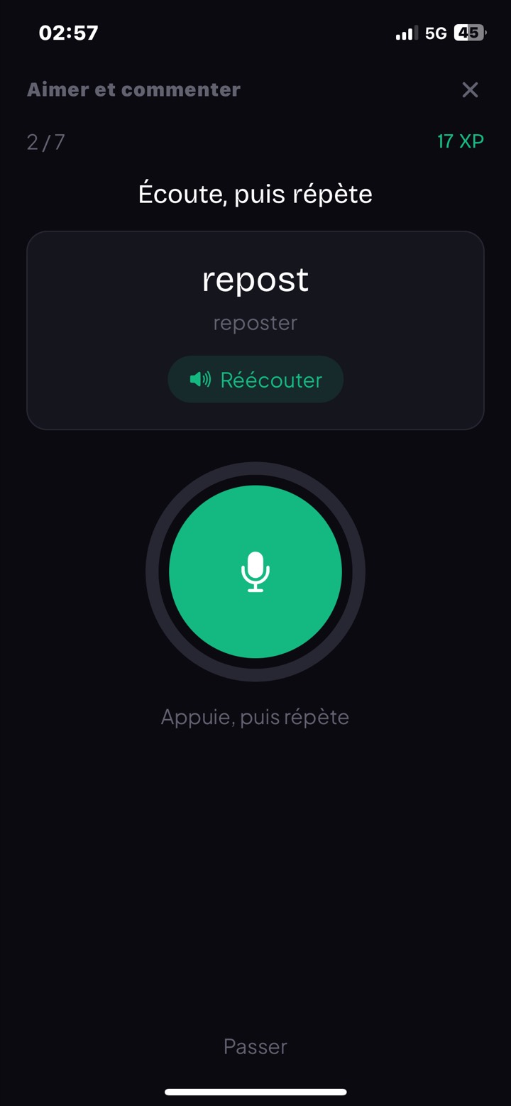 « Écoute, puis répète » sur le mot repost : la carte, le bouton Réécouter, le micro, et Passer en bas